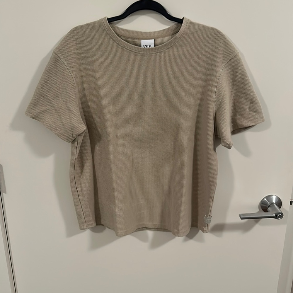 Zara men’s textured tan shirt sleeve